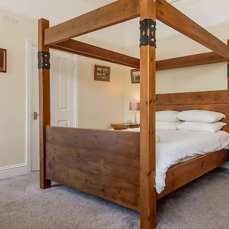 Hillcrest לינה וארוחת בוקר