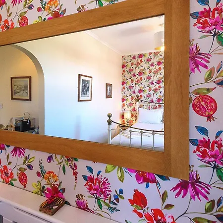 Hillcrest Bed and breakfast 4*